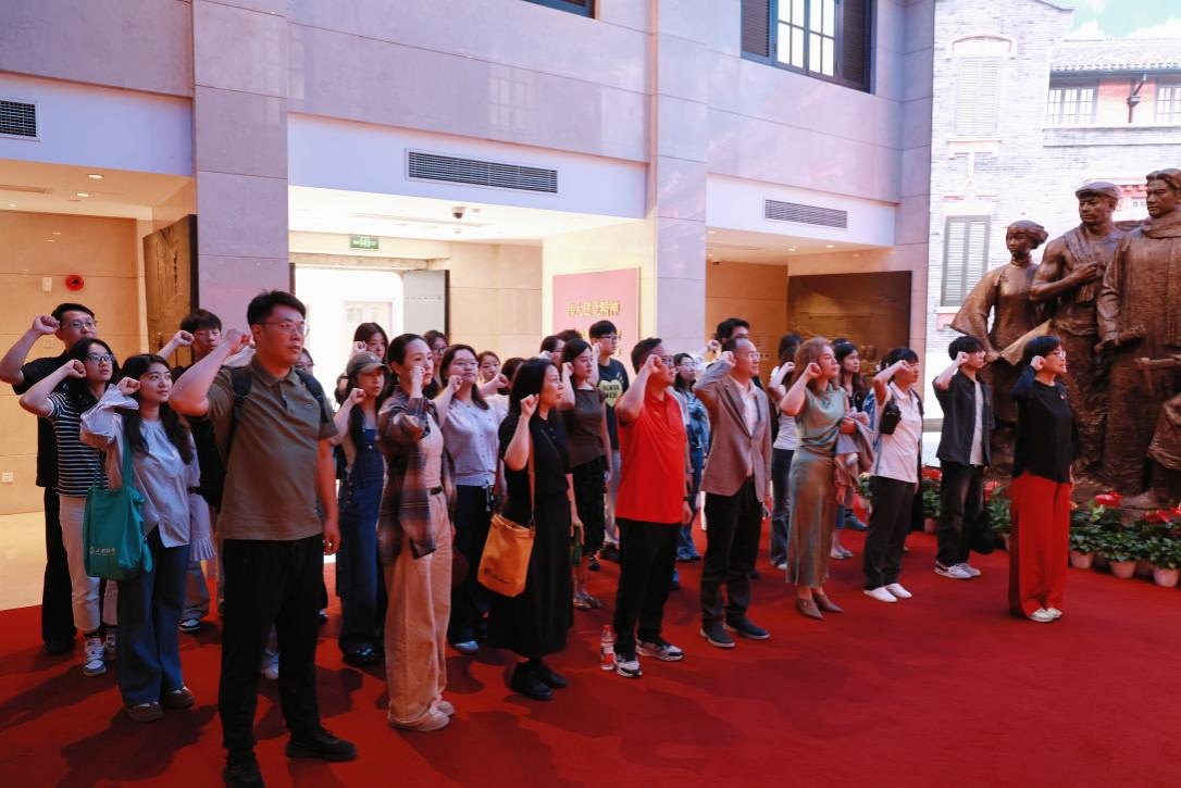 传承党章初心 笃行实干政绩——新闻与传播学院赴中共二大会址纪念馆开展树立和践行正确政绩观专题学习 上海体育大学新闻与传播学院 
